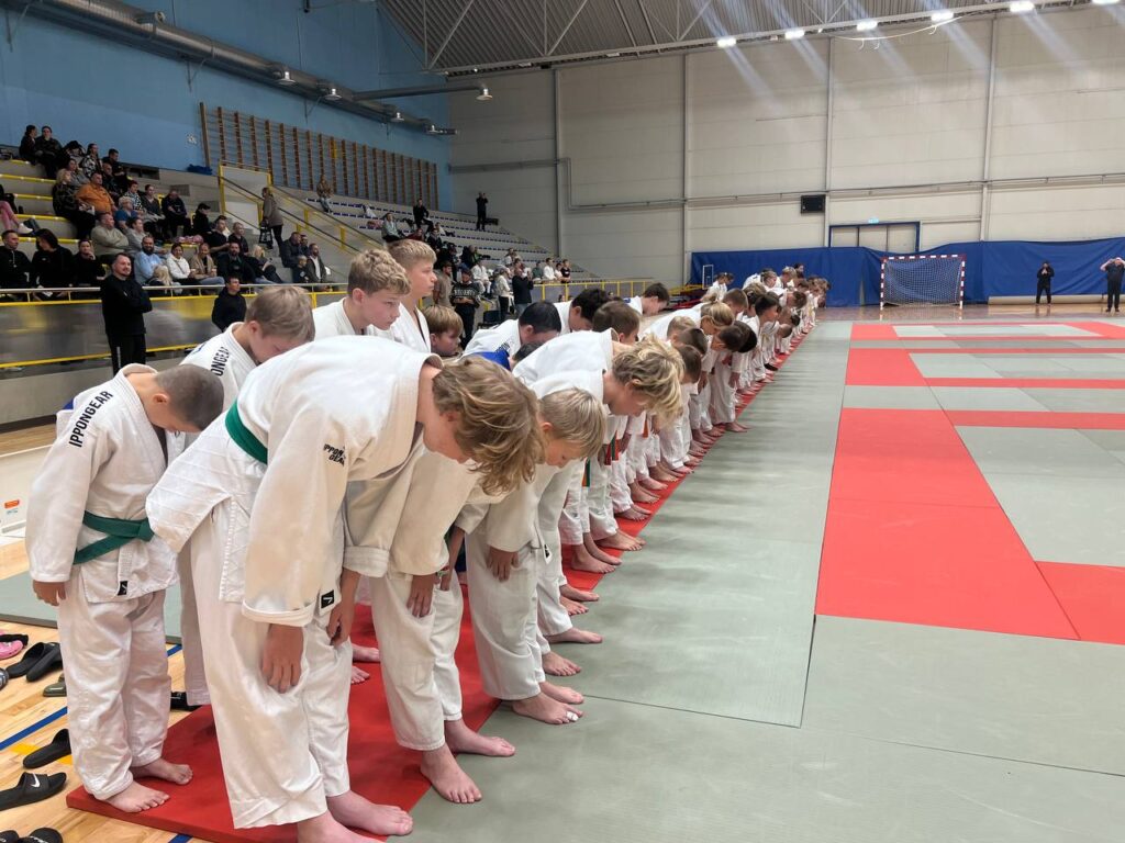 Nooremate esimene võistlus Narvas.